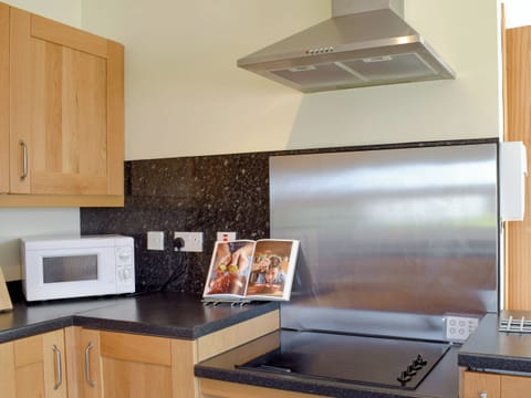 Well equipped kitchen | Willow Cottage - Culmore Bridge Cottages, Sandhead