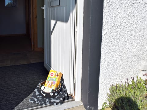 Dog friendly | Pine Cottage - Culmore Bridge Cottages, Sandhead