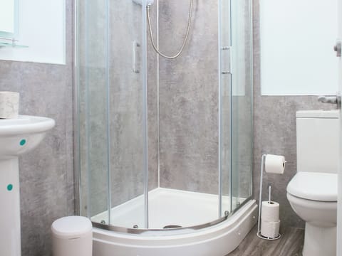 Shower room | Dondies House - Portuairk Cottages, Portuairk