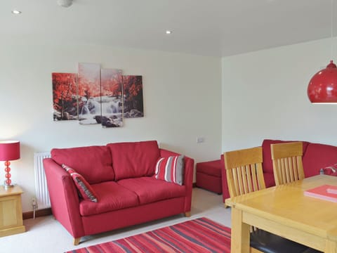 Welcoming open plan living space | Wisteria Cottage - East Dunley Cottages, Bovey Tracey