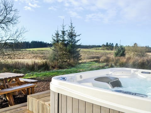 Hot tub | Ochiltree Cottage - Waterside, Newton Stewart
