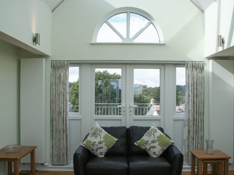 Lovely light and bright living room | Highlands Apartment 4 - The Highlands, Shanklin