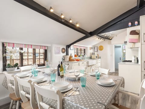 Charming dining area | The Old Sweet Shop - Vicarage Road Holiday Cottages, Minehead