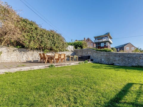 Garden | Teal House - Lyme Regis Cottages, Lyme Regis