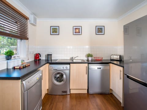 Kitchen | The Cairngorm - Silverglades Holiday Homes, Aviemore