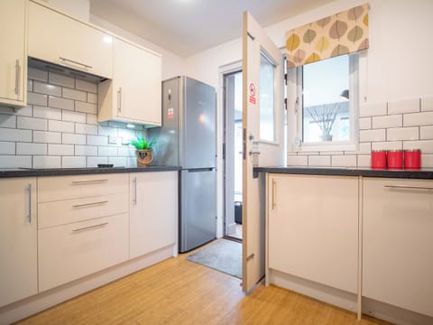 Kitchen | Dalmore - Silverglades Holiday Homes, Aviemore