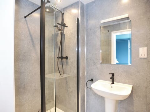 Shower room | Bailey Studio Apartment - Beechurst Apartments, Cheltenham