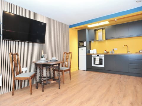 Dining Area | Beale Apartment - Beechurst Apartments, Cheltenham