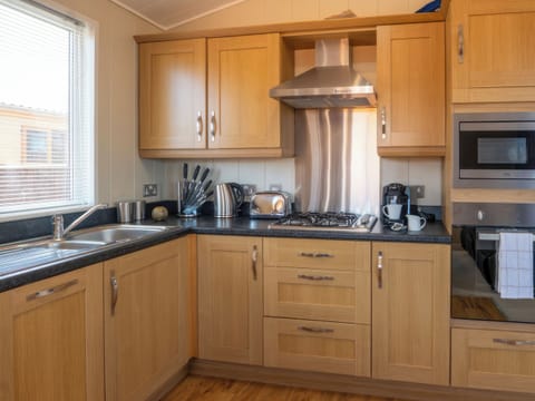 Kitchen | 54 Meadow View - Mullacott Retreats, Ilfracombe