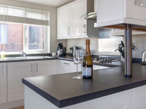 Kitchen | 56 Meadow View - Mullacott Retreats, Ilfracombe