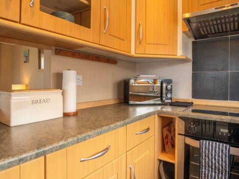 Kitchen | 5 Ocean View - Mullacott Retreats, Ilfracombe