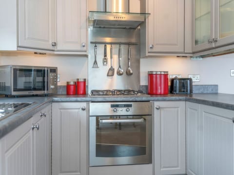 Kitchen | 46 Meadow View - Mullacott Retreats, Ilfracombe