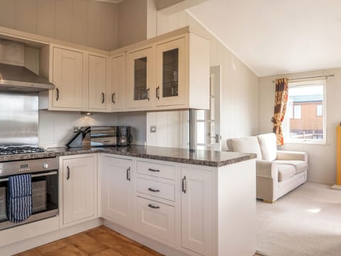 Kitchen | 4 Atlantic Crescent - Mullacott Retreats, Ilfracombe