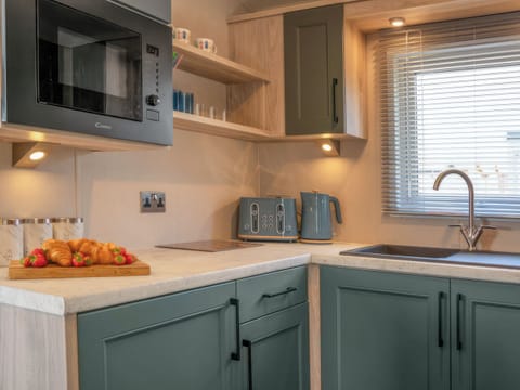 Kitchen | 18 Ocean Terrace - Mullacott Retreats, Ilfracombe