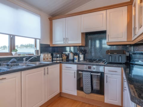 Kitchen | 32 Ocean Terrace - Mullacott Retreats, Ilfracombe