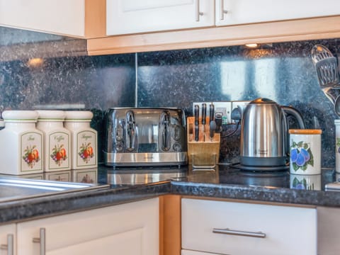 Open plan living space | Driftwood - Mullacott Retreats, Ilfracombe