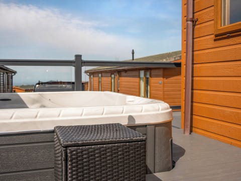 Hot tub | 31 Ocean Terrace - Mullacott Retreats, Ilfracombe