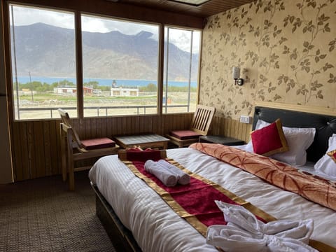 Deluxe Room, Lake View | WiFi (free)