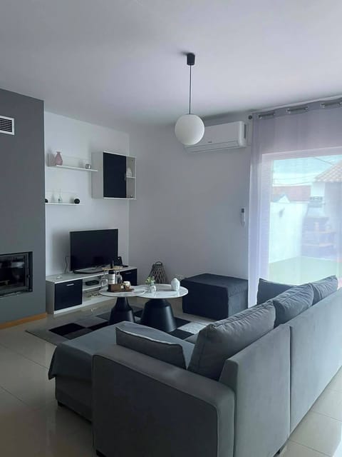 House, 5 Bedrooms, Private Pool | Living room