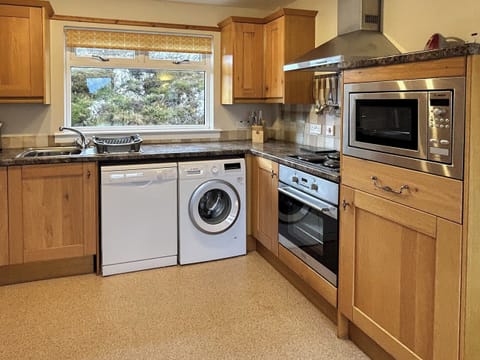 Kitchen | Thistle Cottage - Cathair Dhubh Estate, Clachtoll, near Lochinver