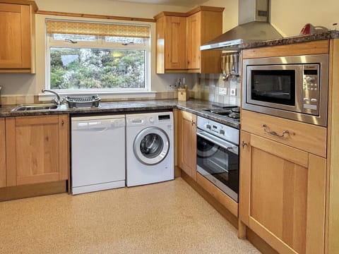 Kitchen | Fern Cottage - Cathair Dhubh Estate, Clachtoll, near Lochinver