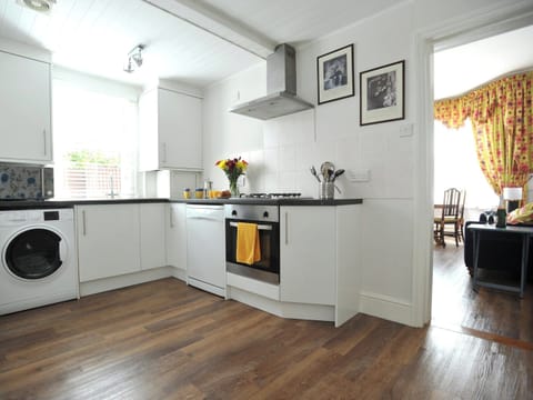 Kitchen | Hamilton Apartment, Cheltenham