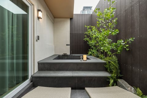 Signature Room | Private spa tub