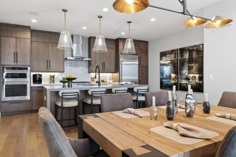 Open-concept dining + kitchen—seat the whole crew at the table, with extra counter seating at the island for easy breakfasts.