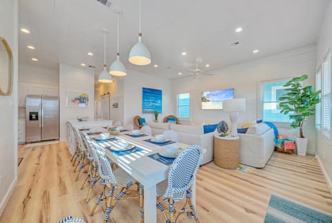 Sunrise Beach #44 - Between the Shores: Living room.