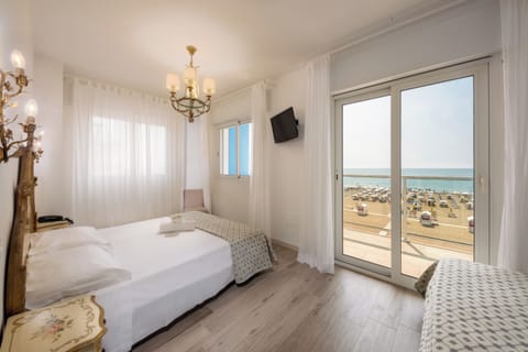Deluxe Room, Balcony, Sea View | Desk, WiFi (free), bed sheets