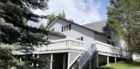 Exterior image 1