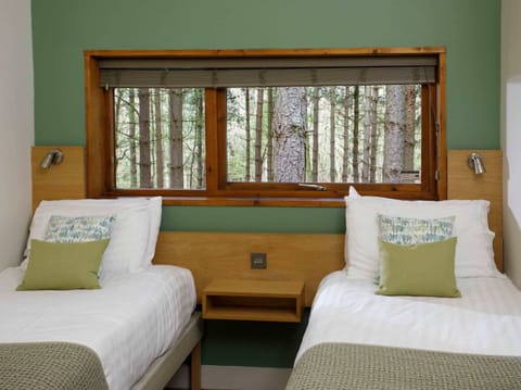 Strathyre Golden Oak Lochside