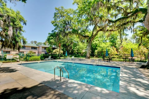 Take a refreshing dip in your private pool, surrounded by towering oaks draped with Spanish moss.