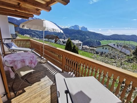 Apartment, Balcony, Mountain View | Outdoor dining
