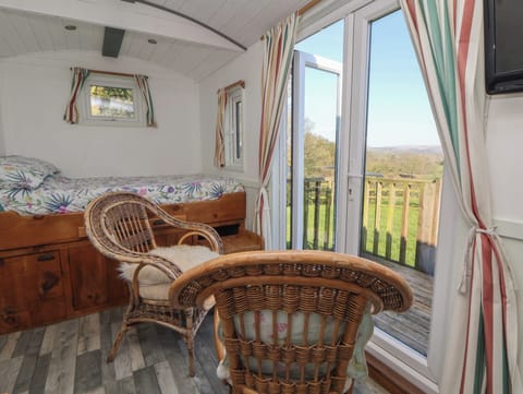 1 bedroom, individually decorated, individually furnished