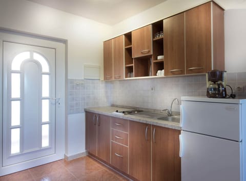 Studio (Classic Studio Apartment with Sea Vie) | Private kitchen