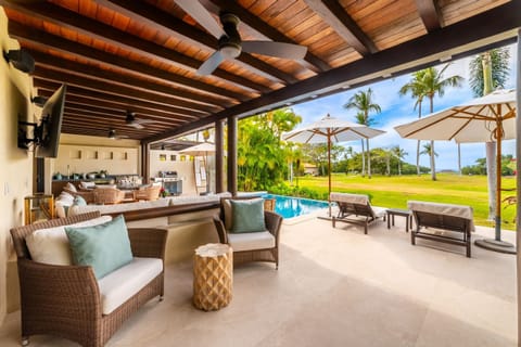 Villa | Outdoor dining