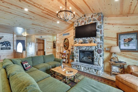 Houghton Lake Vacation Rental | 4BR | 3BA | 2,860 Sq Ft