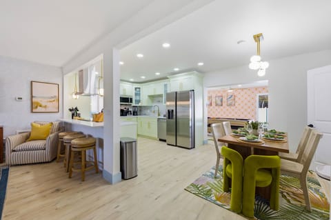 Breakfast, brunch, dinner, or late-night snacks—this dining area makes every bite taste like vacation.