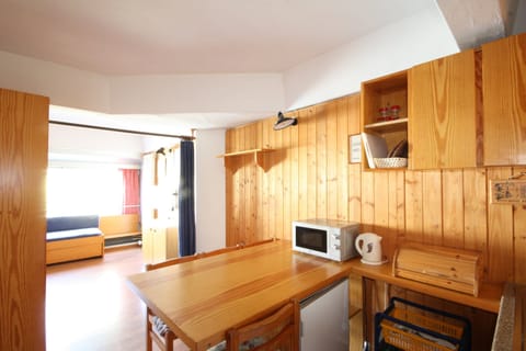 Apartment, 1 Bedroom (for 4 people) | Private kitchen | Full-size fridge, stovetop, electric kettle, cookware/dishes/utensils