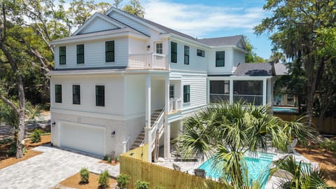 GRAND OPENING JUNE 13! Be the first to stay. New 6BR/5.5BA, 4 rows to the beach!