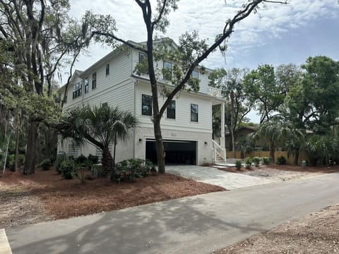 GRAND OPENING JUNE 13! Be the first to stay. New 6BR/5.5BA, 4 rows to the beach!