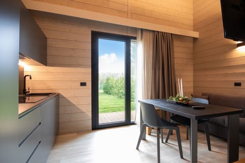 Superior Chalet, Lake View