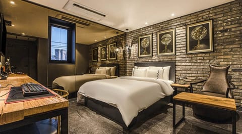 Deluxe Double Room | Laptop workspace, free WiFi