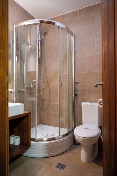 Double Room, City View | Bathroom