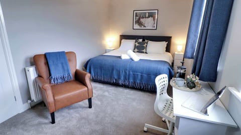 The main bedroom offers a calm and comfortable space to recharge. With soft bedding, warm lighting and plenty of room to relax, it is ideal after a busy day exploring or working.