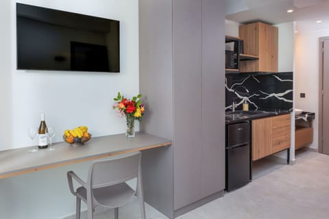 Suite | Private kitchenette