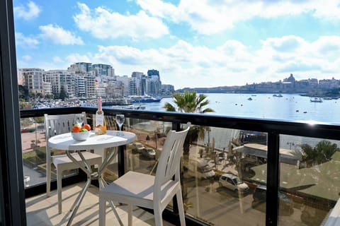 Family Apartment, 2 Bedrooms, Balcony (A Sunny Seaview In Central Sliema) | Outdoor dining
