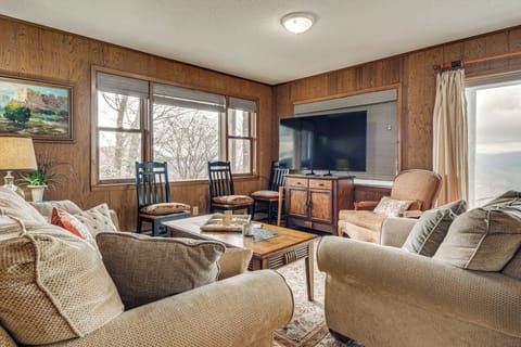 House (5 Bedrooms) | Interior