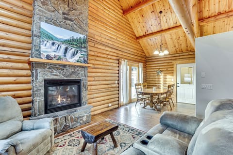 House (5 Bedrooms) | Interior